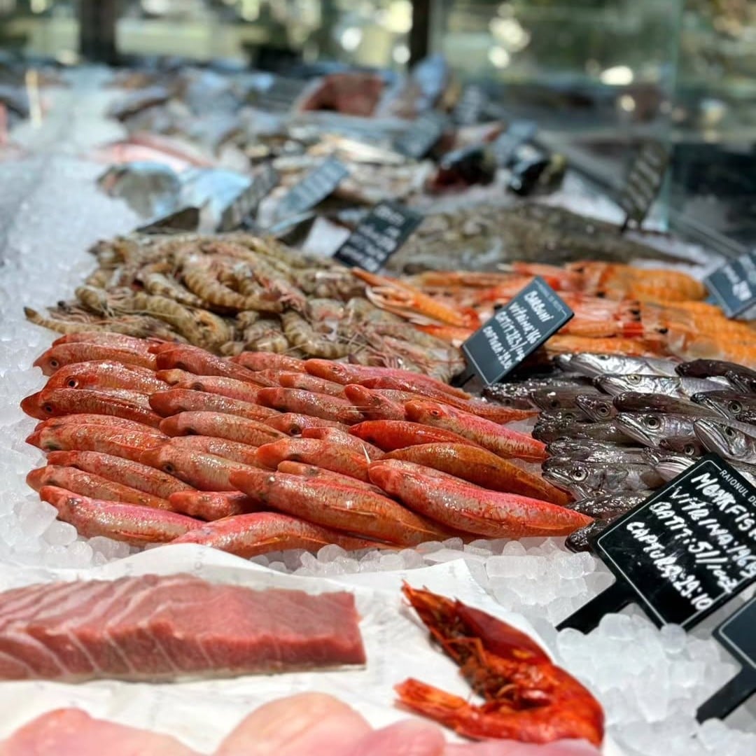 peste proaspat si fructe de mare proaspete, la gheata, la raionul de pește bucurești, unul din cele mai bune restaurante cu fructe de mare