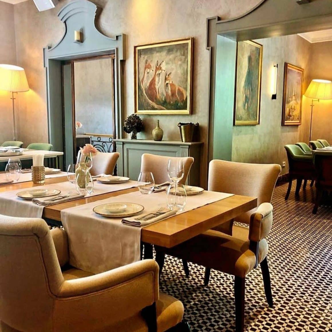 imagine din interiorul restaurantului Poesia din București, un restaurant elegant, luxos. Restaurante de fine dining din  București