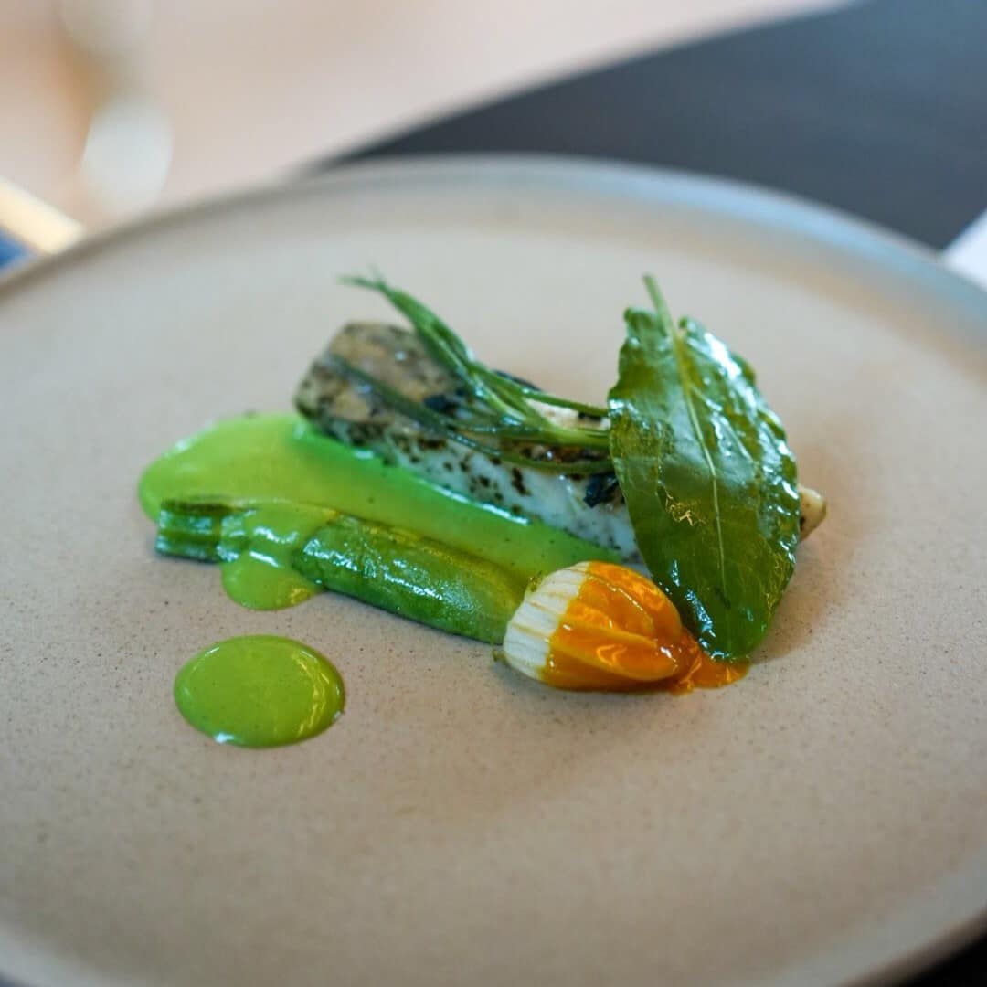 preparat de fine dining de la restaurant L’Atelier Relais & Chateaux din București