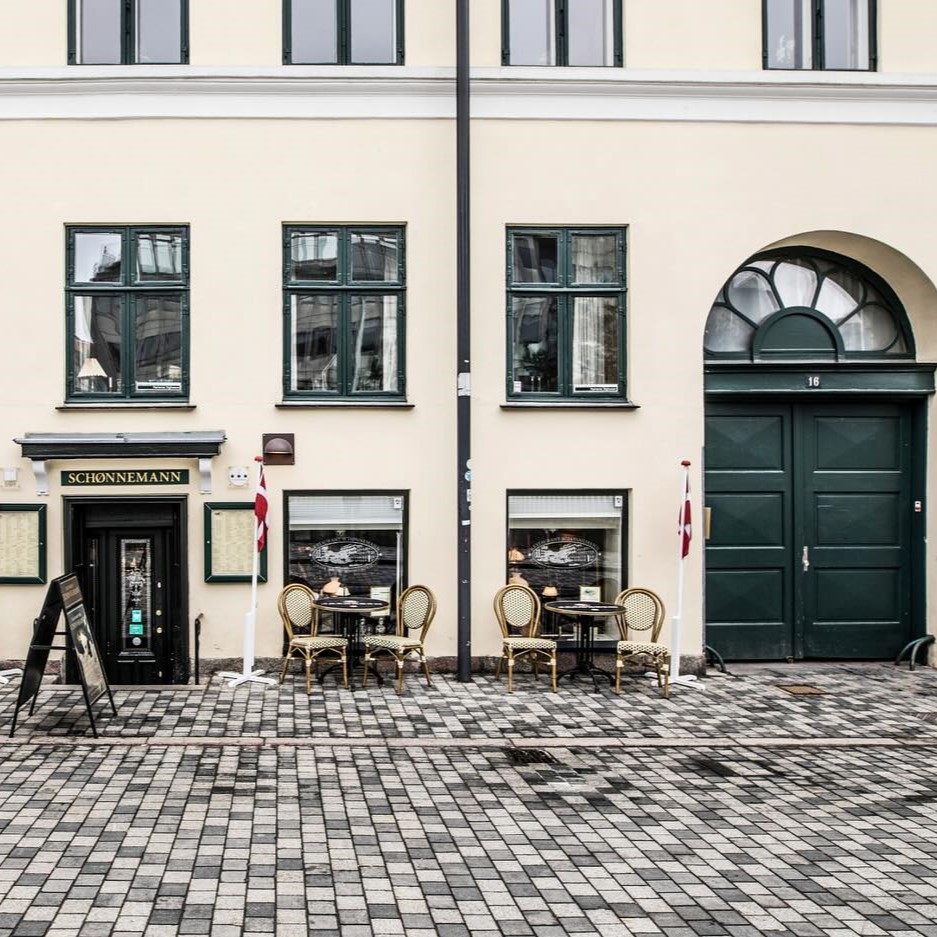 imagine cu exteriorul restaurantului Schonnemann, din Copenhaga