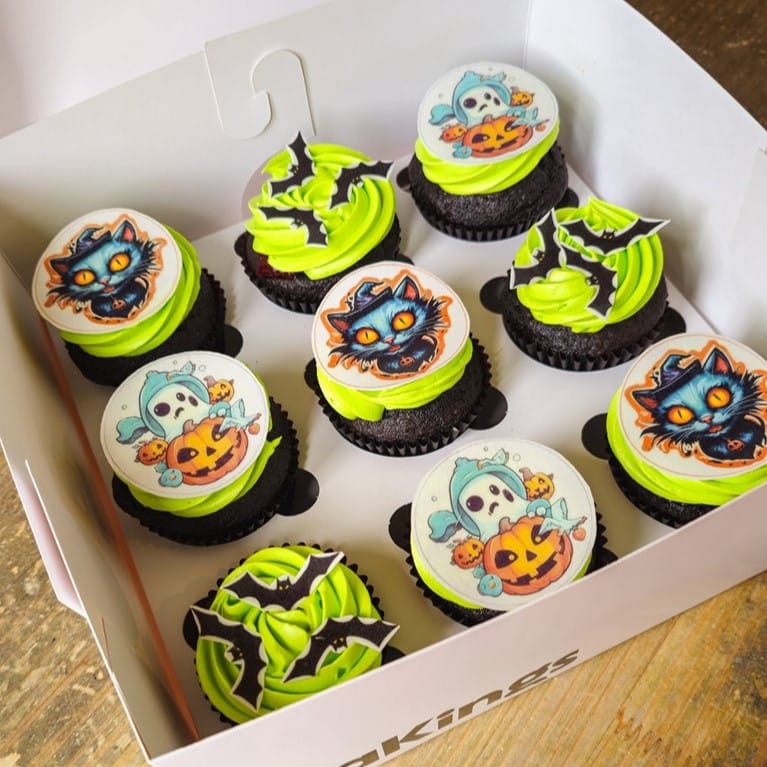 Briose de Halloween. 9 cupcakes de ciocolata neagra, Nutella si visine. Bakings