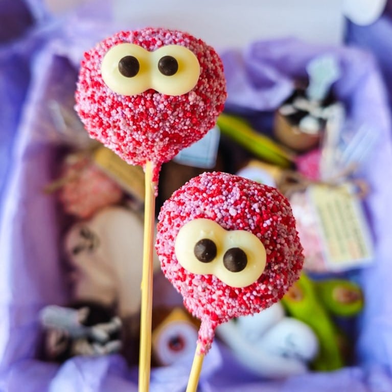 cakepops roz, cu ochi