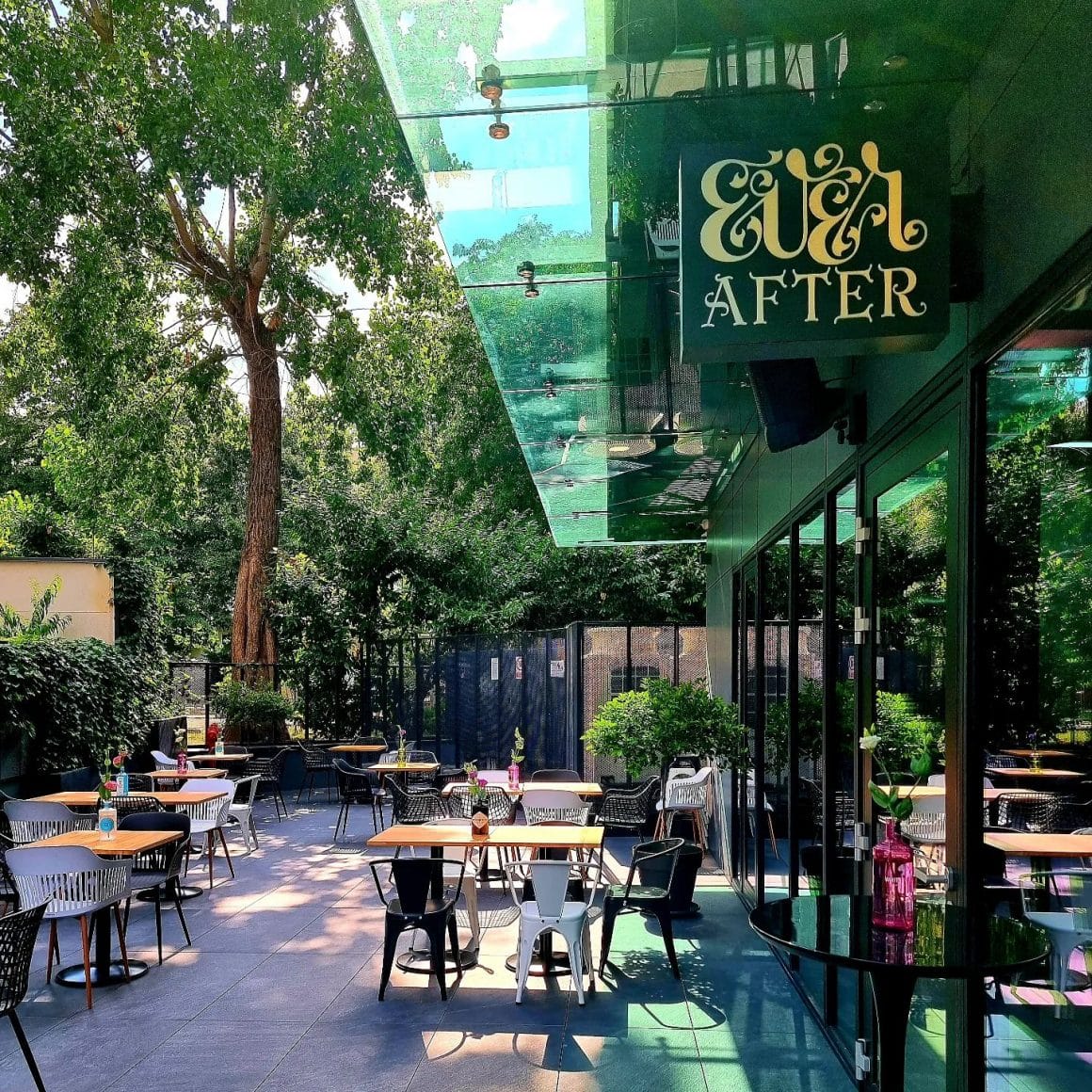 terasa restaurantului Ever After București