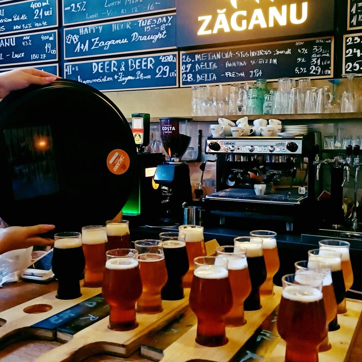 diverse sortimente de bere de diverse culori, la Zaganu Bistro & Craft Beer Bar. Berării din București