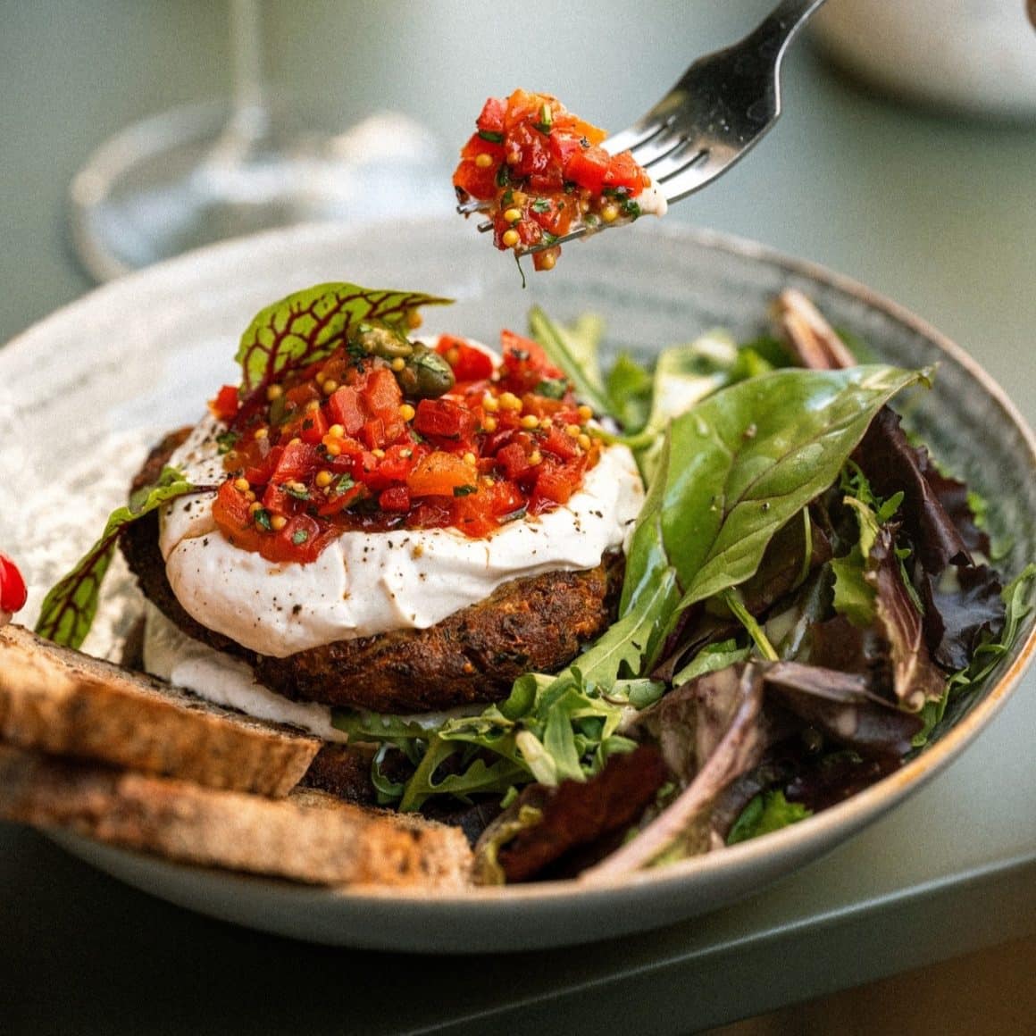 Zucchini fritters for brunch with yoghurt tahini cream and salsa. Hygge Social Kitchen. Brunch București