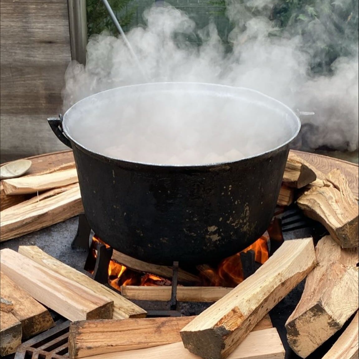 ceaun pe foc de lemne