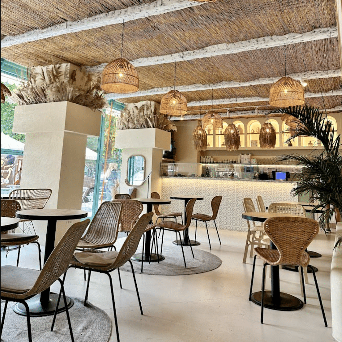 imagine din interiorul restaurantului Cookiea Beacon. Brunch București