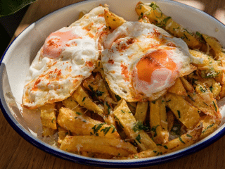 Best comfort food în București. Unde mergem noi când avem nevoie de terapie… culinară