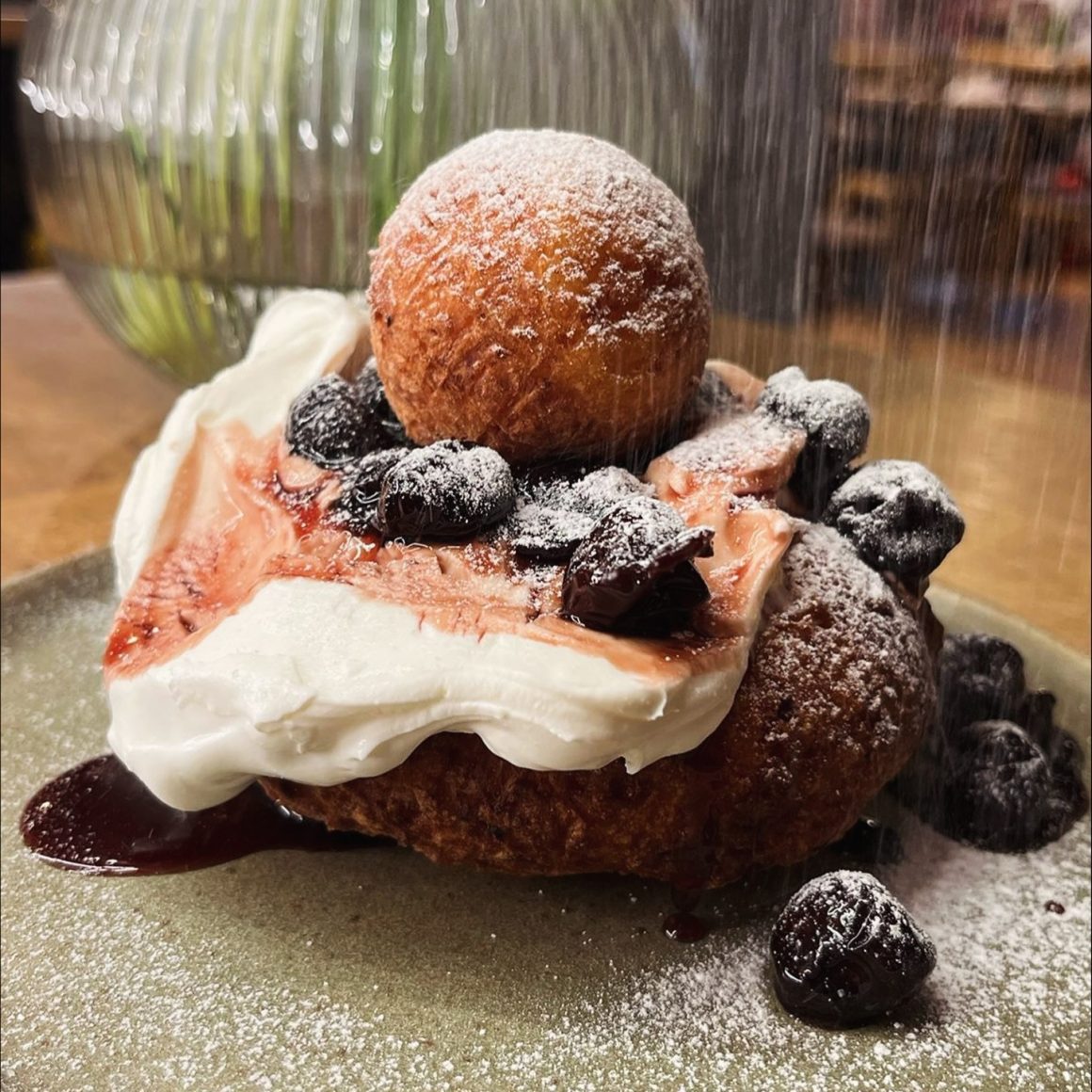 papanași de la Băcănia Veche. Comfort Food București 