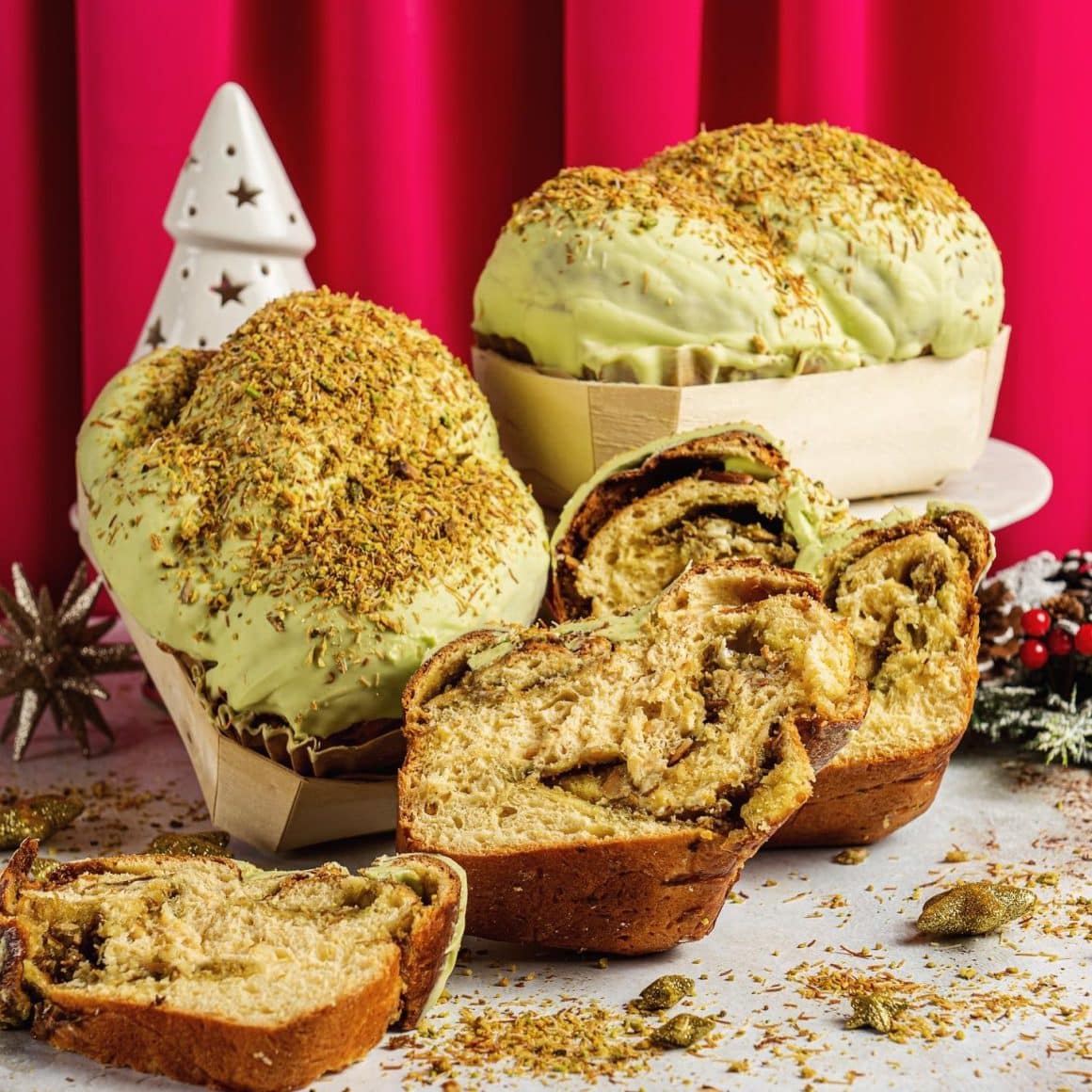 cozonac cu ciocolată albă și fistic de la Chez Marie