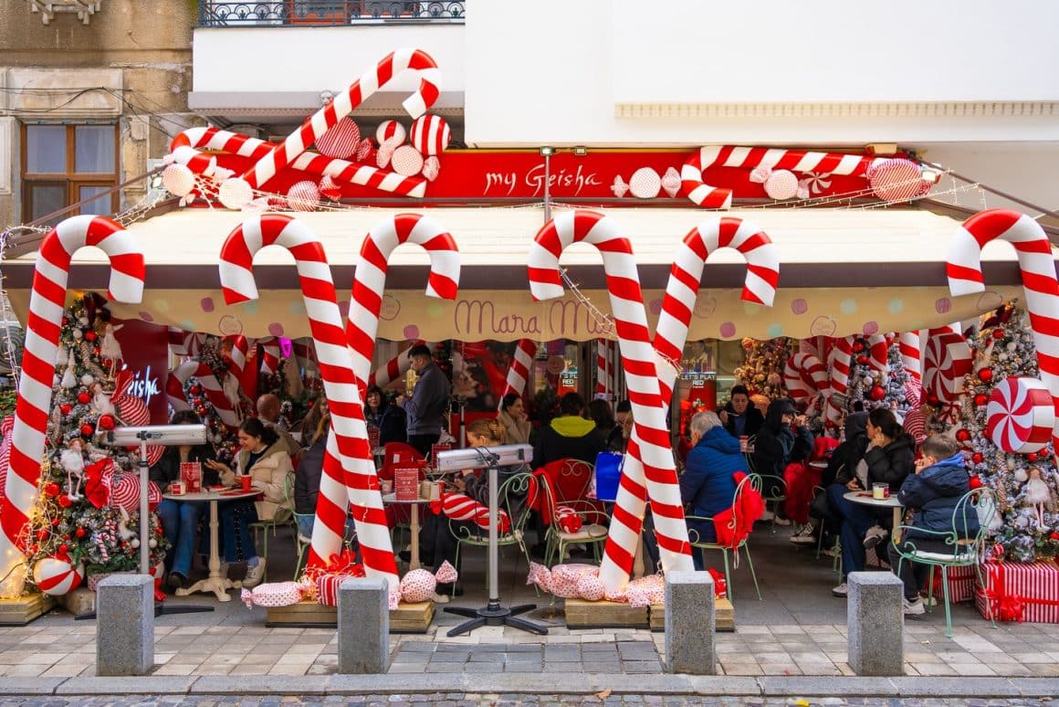 Mara Mura Ateneu decorată de Crăciun, cu acadele uriașe. Cele mai frumos decorate locații de Crăciun în București