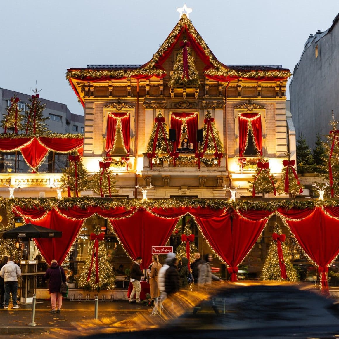 Restaurantul Buongiorno decorat de Crăciun.
