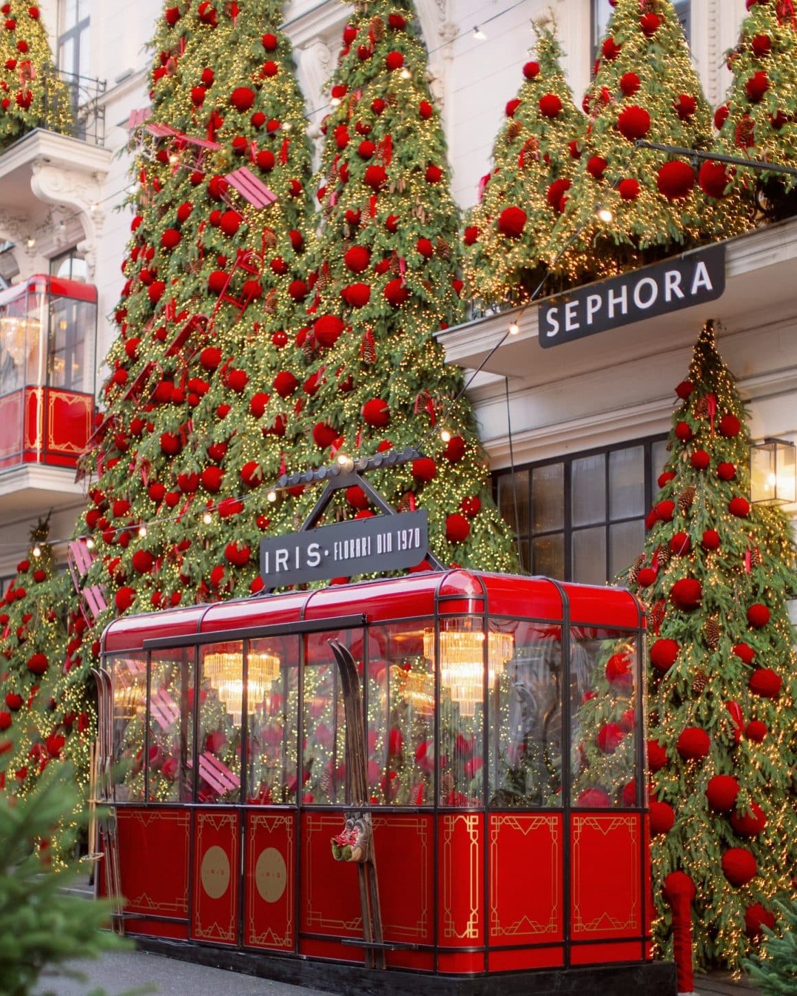 Florăria Iris București, decorata de Craciun. Locații de Crăciun București