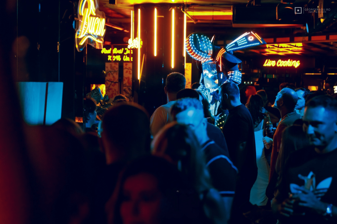 Petrecere la Naive. Oferte de revelion în București la restaurante