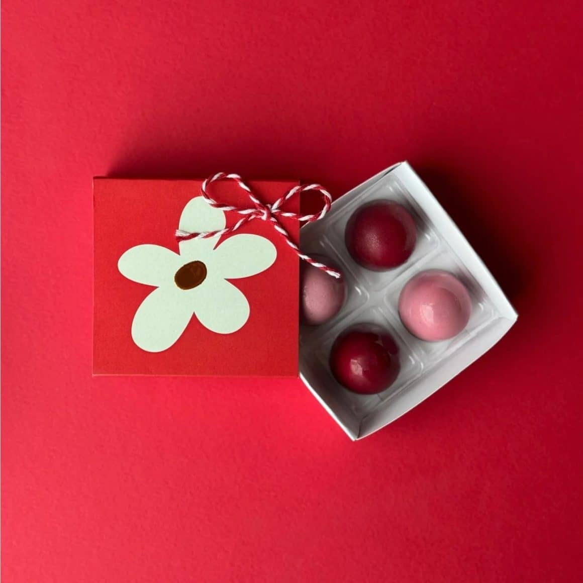 Praline de ciocolata ambalate de Mărțișor de la Piața9