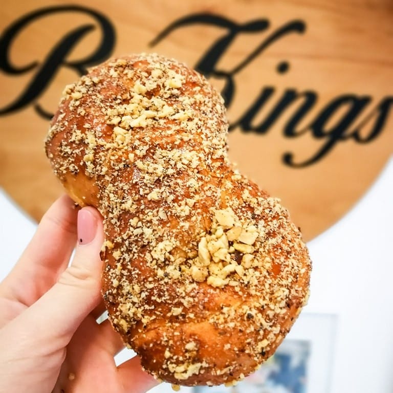 Mucenici moldovenești de la Bakings, acoperit cu nucă și miere – cei mai buni mucenici din București