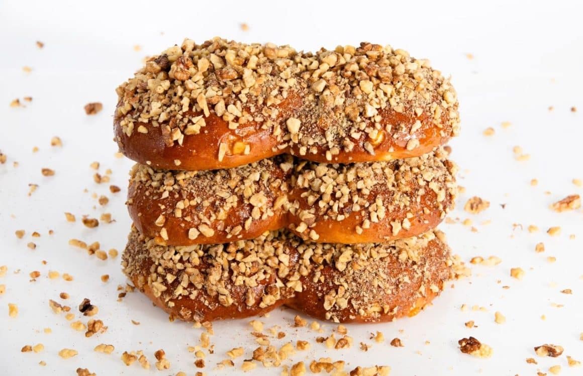 Mucenici din Rai de la Livrez Fericire. Muncenici moldovenești, din aluat de cozonac, cu nuca tocata grosier. Cei mai buni mucenici din București