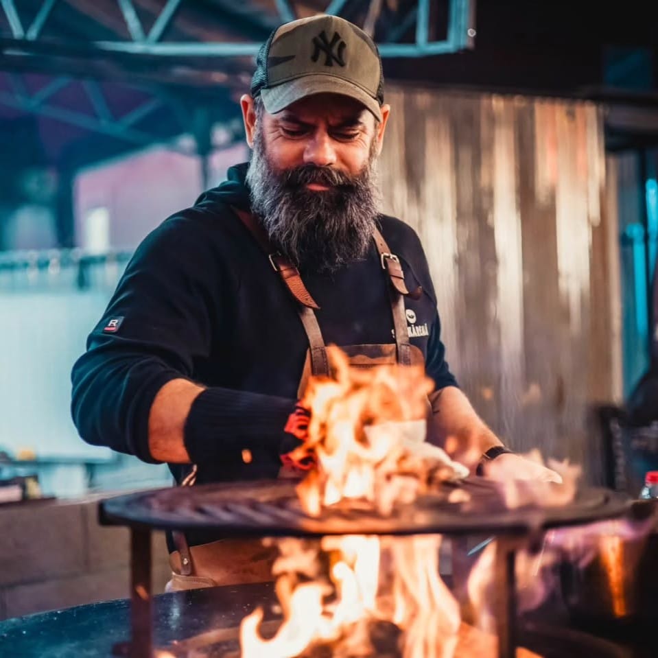 Make (Marjan Kukuneshoski)
de la Smokareala, pregateste carne la gratar deschis