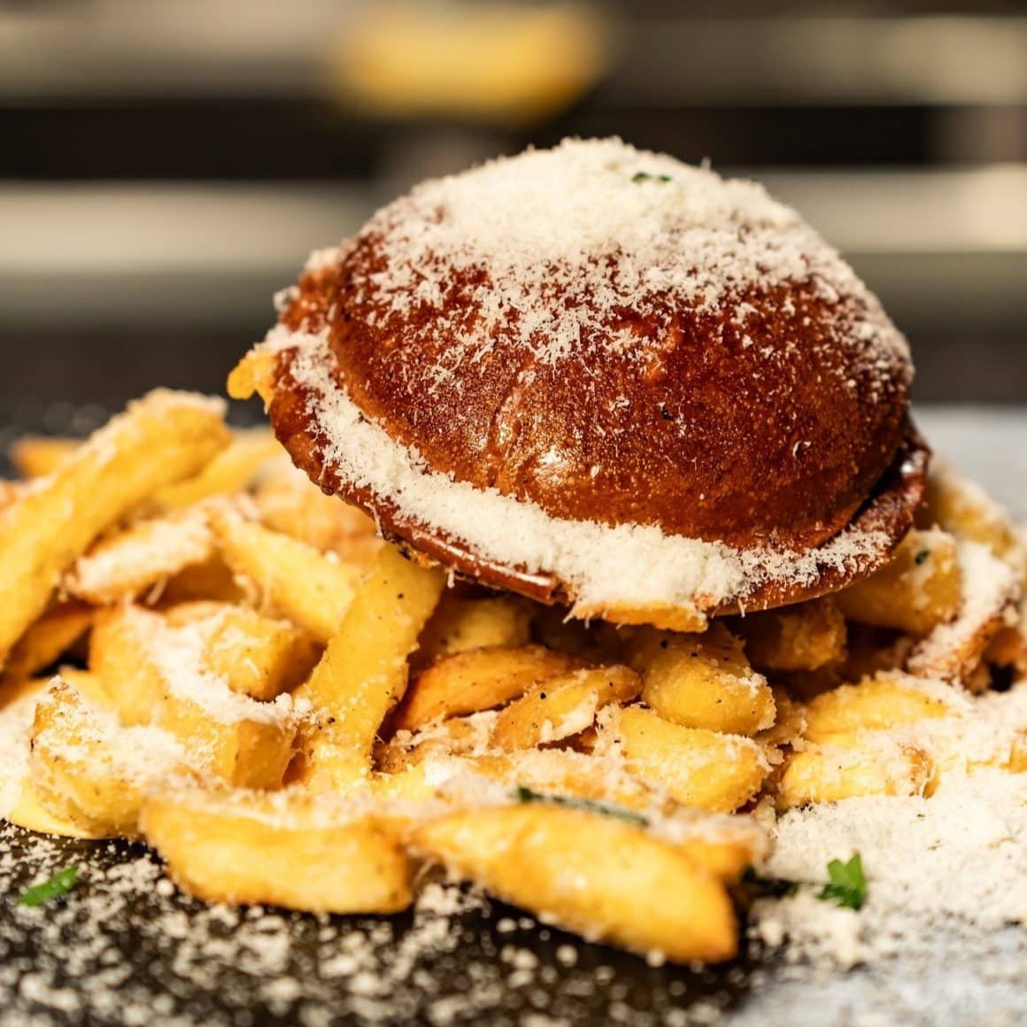 ozn cheesey burger de la smoke bucurești