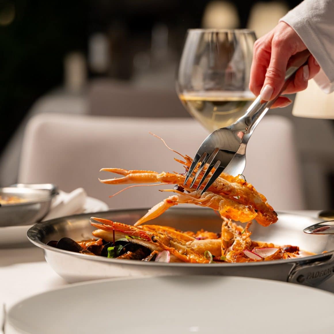 platou cu fructe de mare și langustine la Fish House, restaurant pescăresc din București