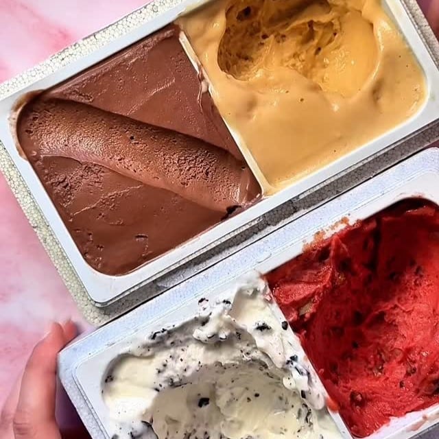 2 recipiente cu cate doua sortimente de gelato artizanal fiecare, de la Puro Vero.