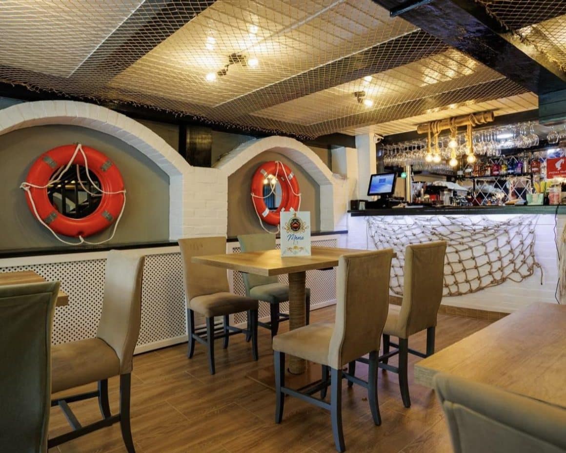 imagine din interiorul restaurantului Juicy Crab, restaurant pescăresc București