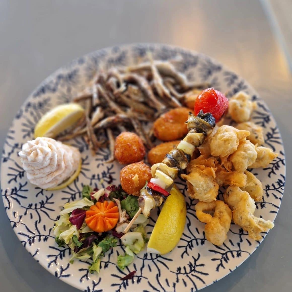 peste si fructe de mare
