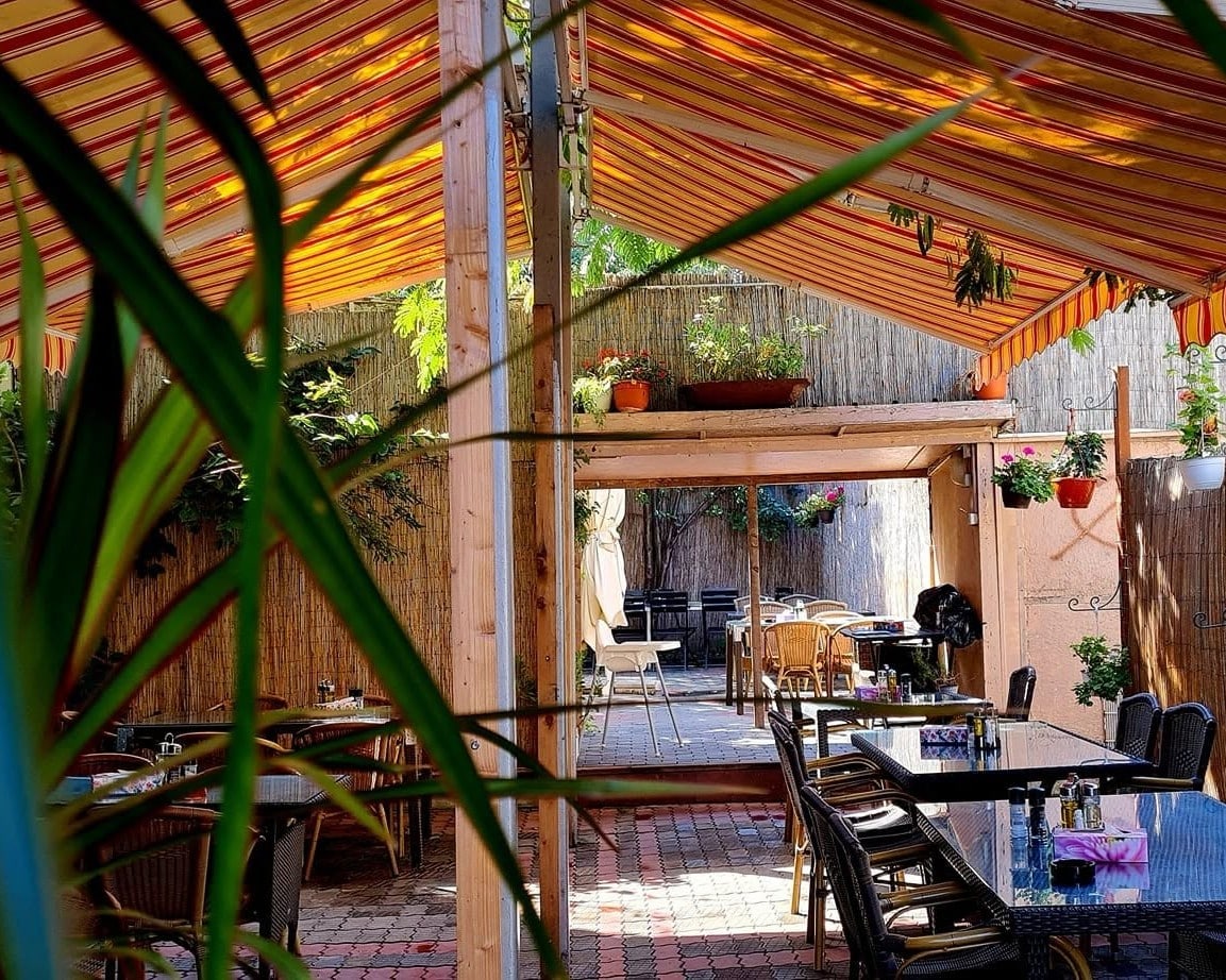 terasa restaurantului BonFish, una din cele mai bune cherhanale din Constanța