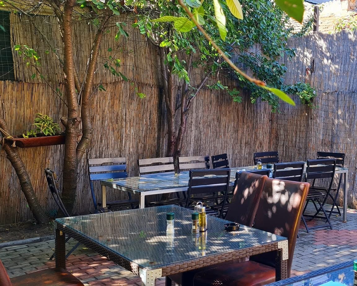 terasa restaurantului BonFish, una din cele mai bune cherhanale din Constanța