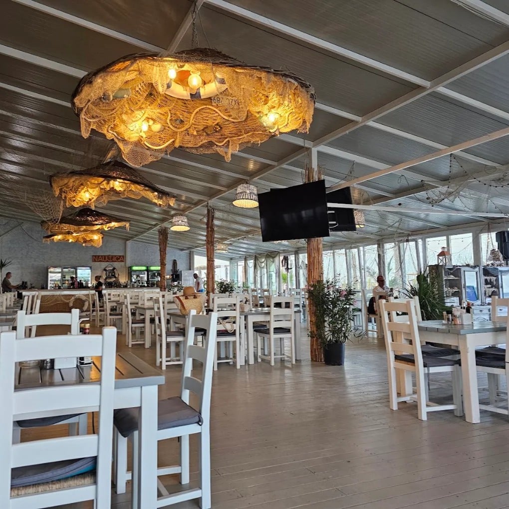 Terasa restaurantului Nautica, una din cele mai bune cherhanale din Neptun