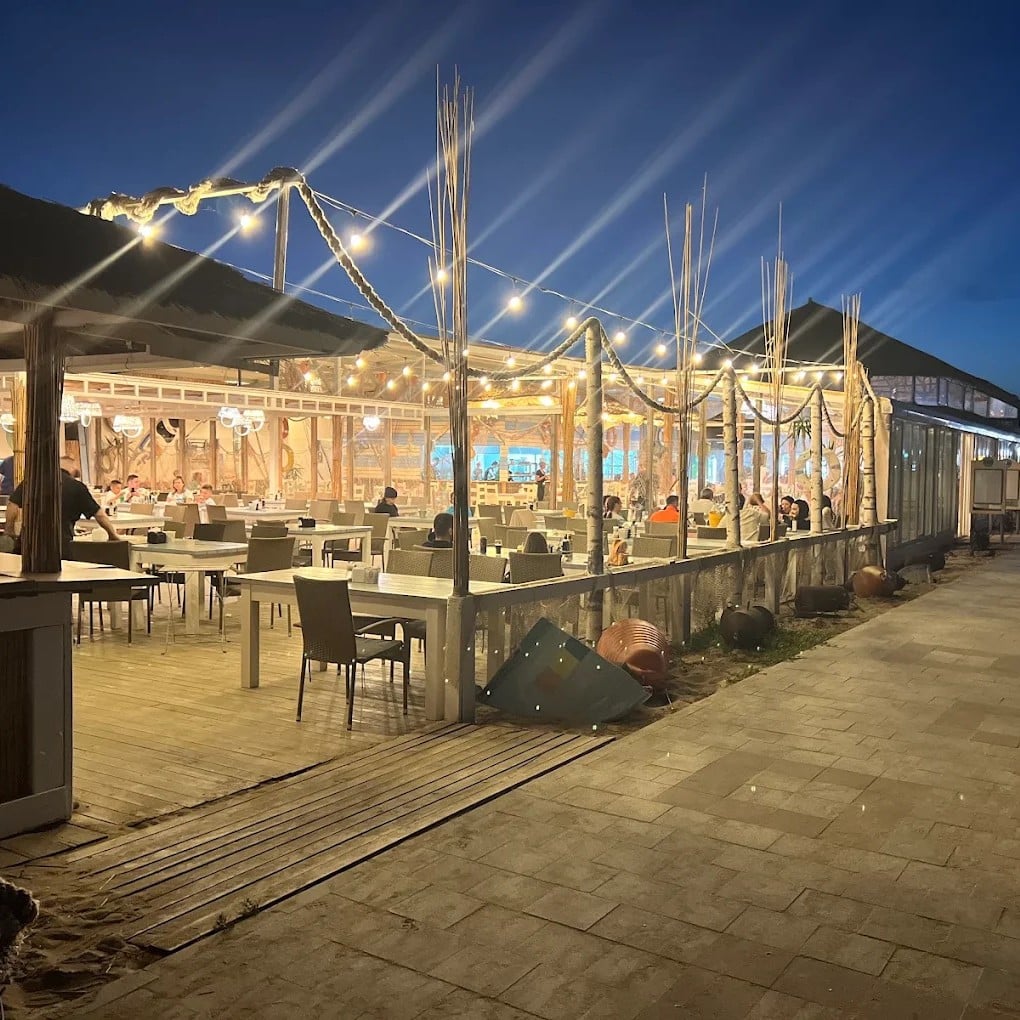Terasa restaurantului Nautica, una din cele mai bune cherhanale din Neptun