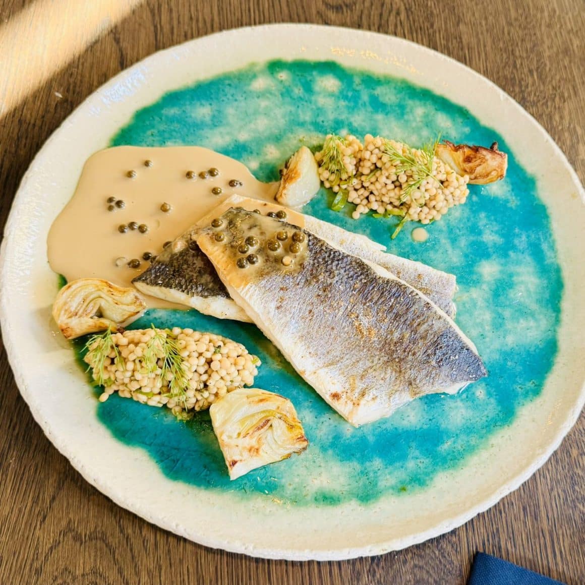 preparat de fine dining de la restaurant Noeme din București. 