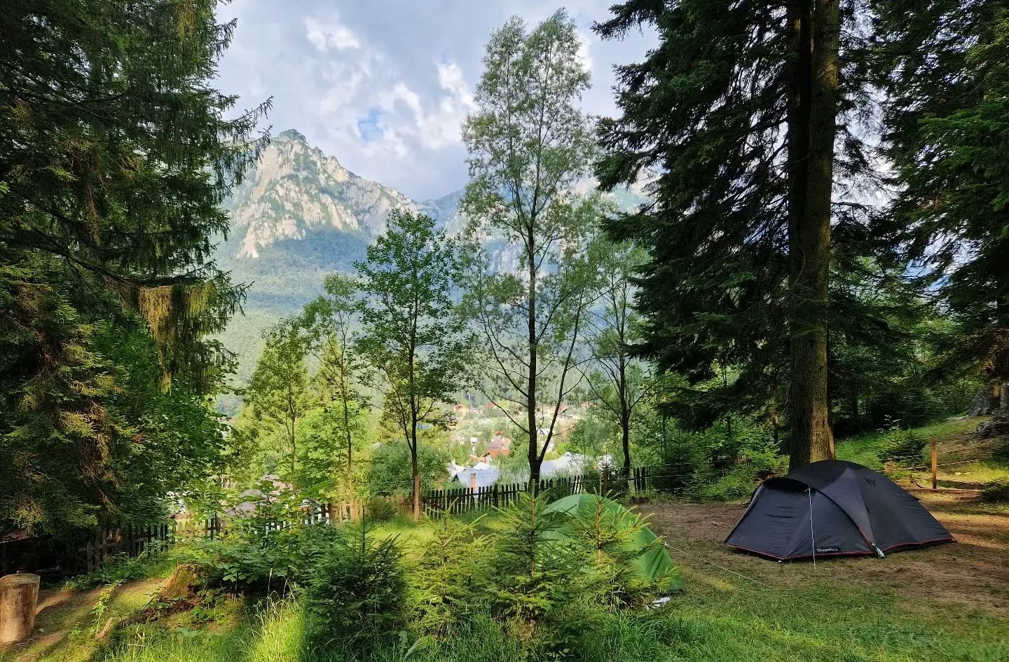 Cele mai frumoase campinguri din România: locuri unde natura întâlnește aventura