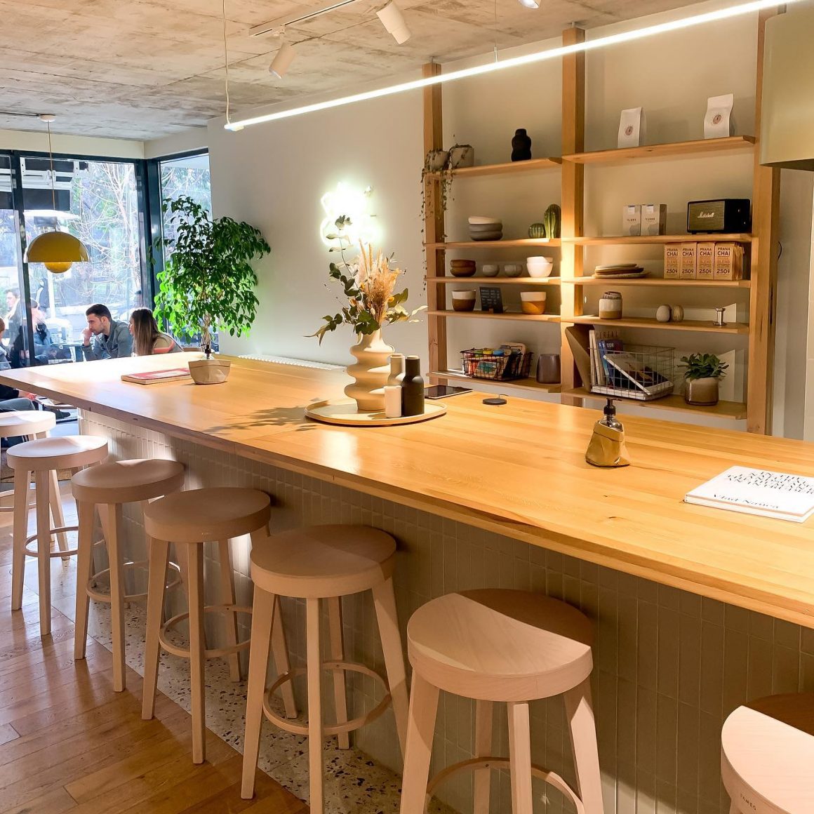 Baristro – cafenea modernă din București, perfectă pentru lucru remote, cu design luminos, internet rapid și cafea de specialitate.