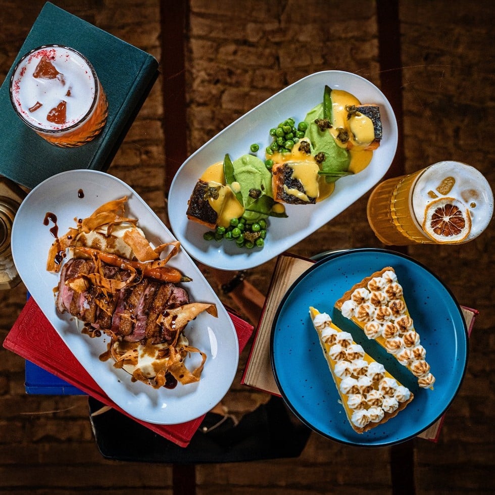 Selecție de tapas în București la Tapastick, cu gustări inspirate din Spania, Italia și Asia.