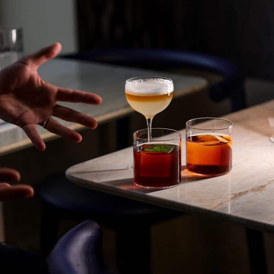 Cocktailuri servite la Mița Biciclista, parte din meniul de signature drinks disponibile pentru Negroni Week în București.