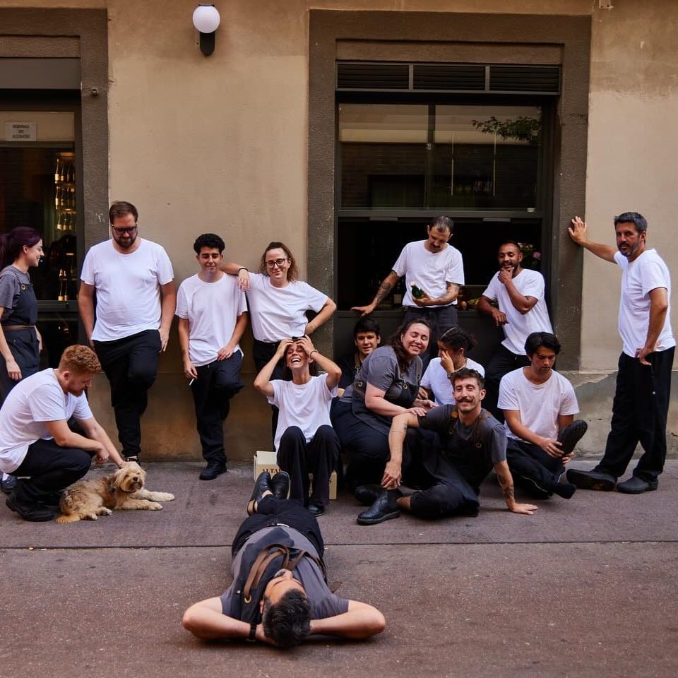 Echipa Berbena într-un moment relaxat – un restaurant mic, cu stea Michelin, iubit de localnici.