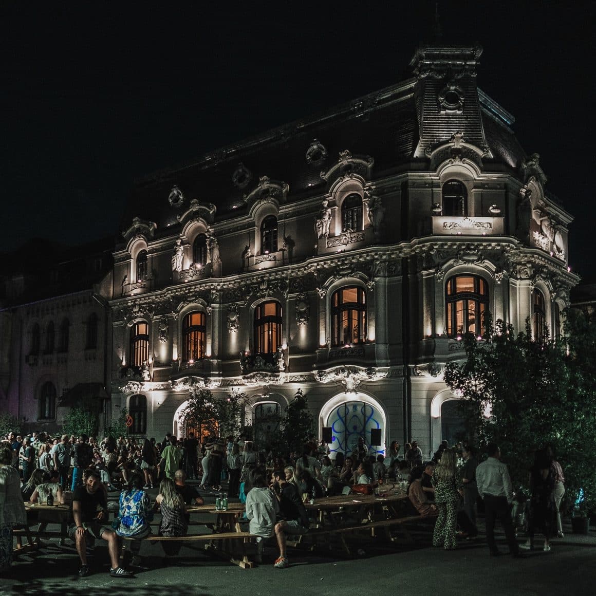 Clădirea Mița Biciclista din București, un loc emblematic al orașului și gazdă pentru evenimente speciale și Negroni Week în București.