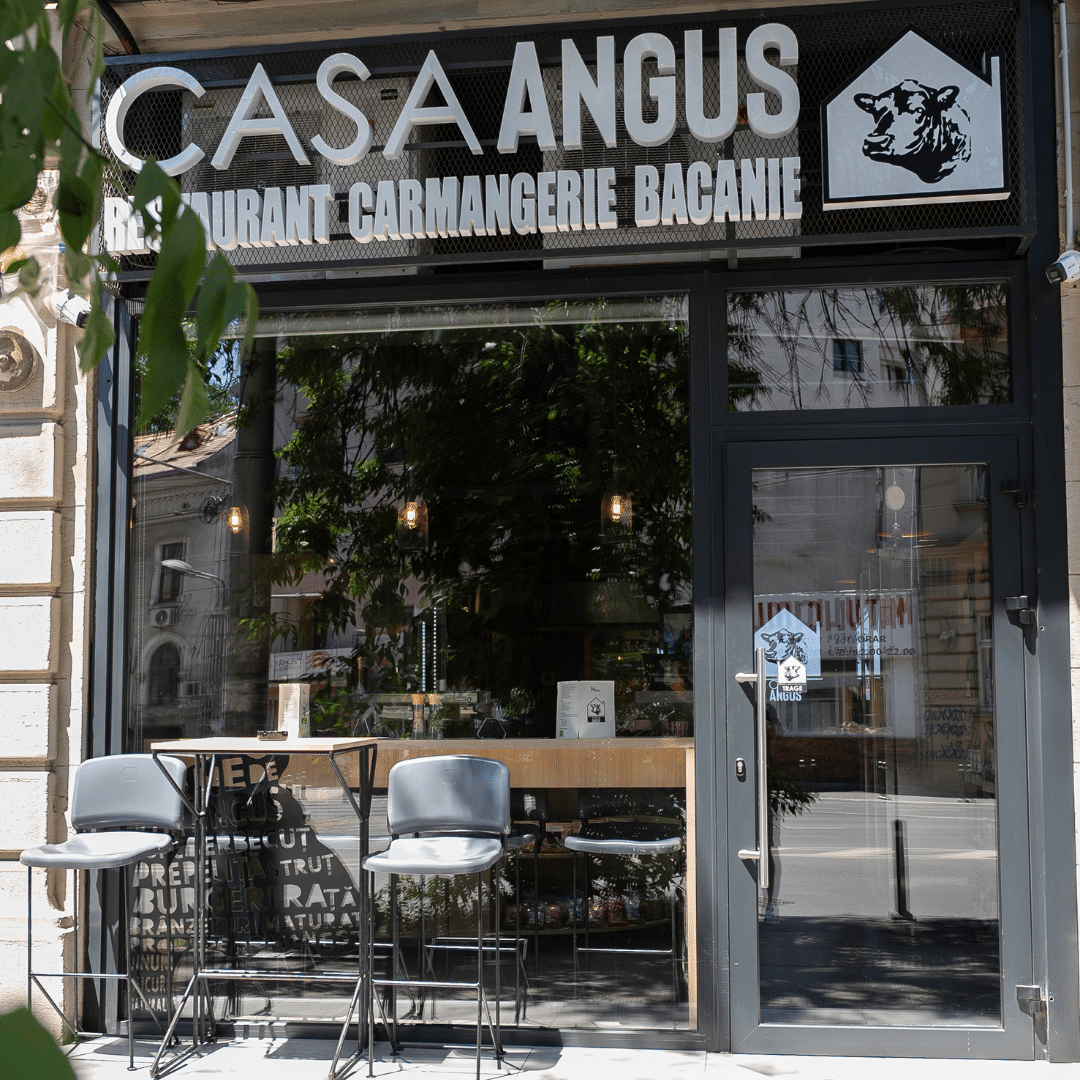 intrarea la Casa Angus steakhouse în București