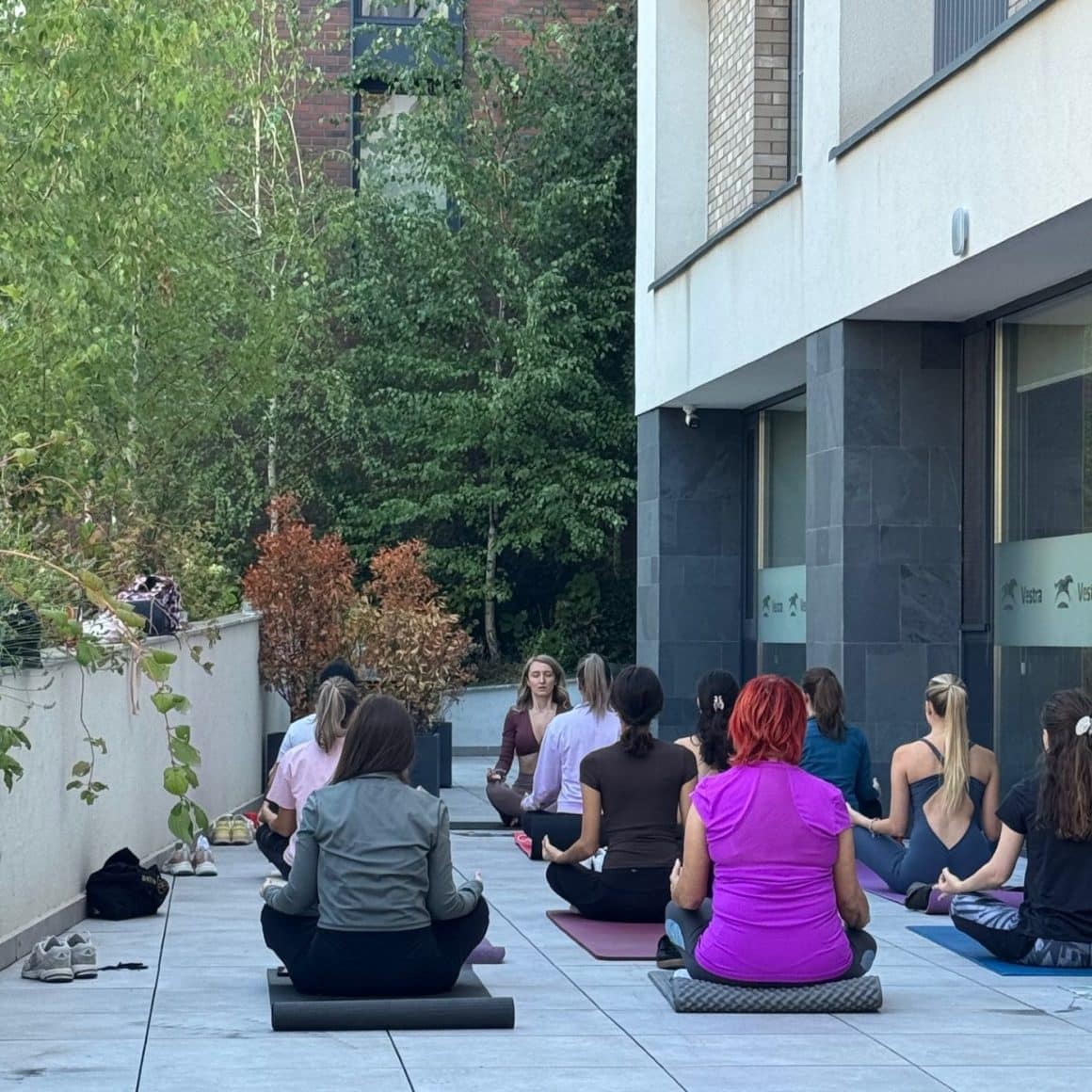 Cursuri de yoga intr-o dimineata la Sip Coffee & Wine Bar