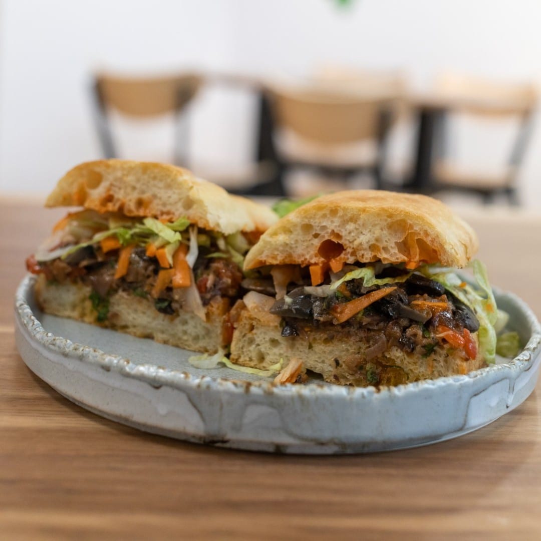 Sandvisuri de la Picnic Atelier, cu ciabatta home made. Quick Bites București