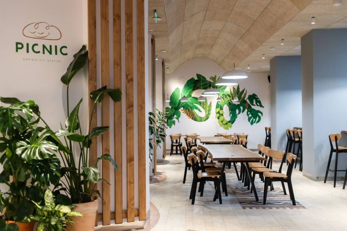imagine din interiorul restaurantului Picnic Sanwich Atelier din Cetrul Vechi, pentru quick bites în București