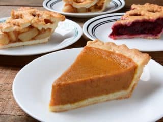 Plăcintă cu dovleac, gomboți cu prune, tartă cu mere: de unde am comandat cele mai bune deserturi de toamnă