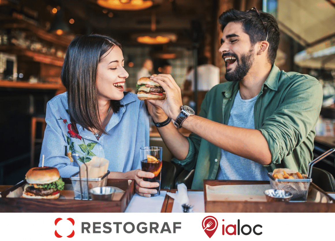 Cuplu la restaurant, savureaza un burger. Rezerva o masa. partenereiat Restograf și ialoc
