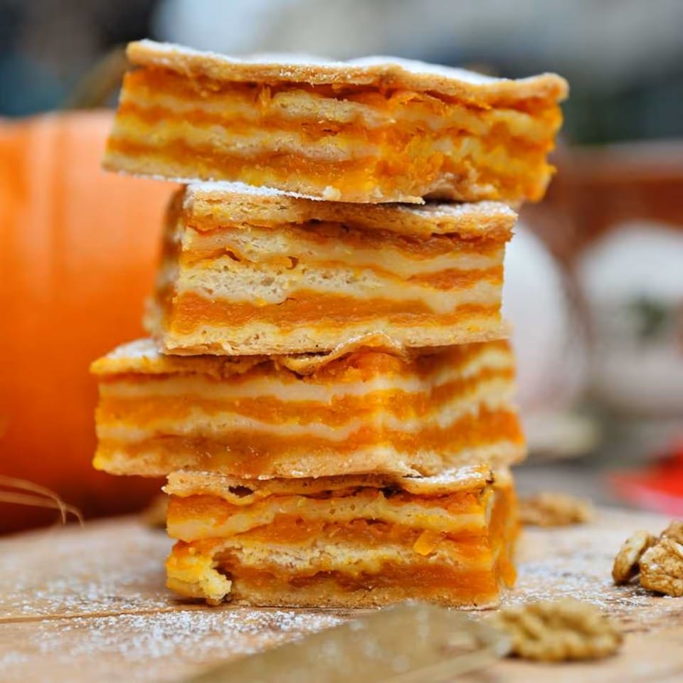 plăcintă cu dovleac de la Scovergăria Micăi. Deserturi cu fructe de tomna. Deserturi de comandat