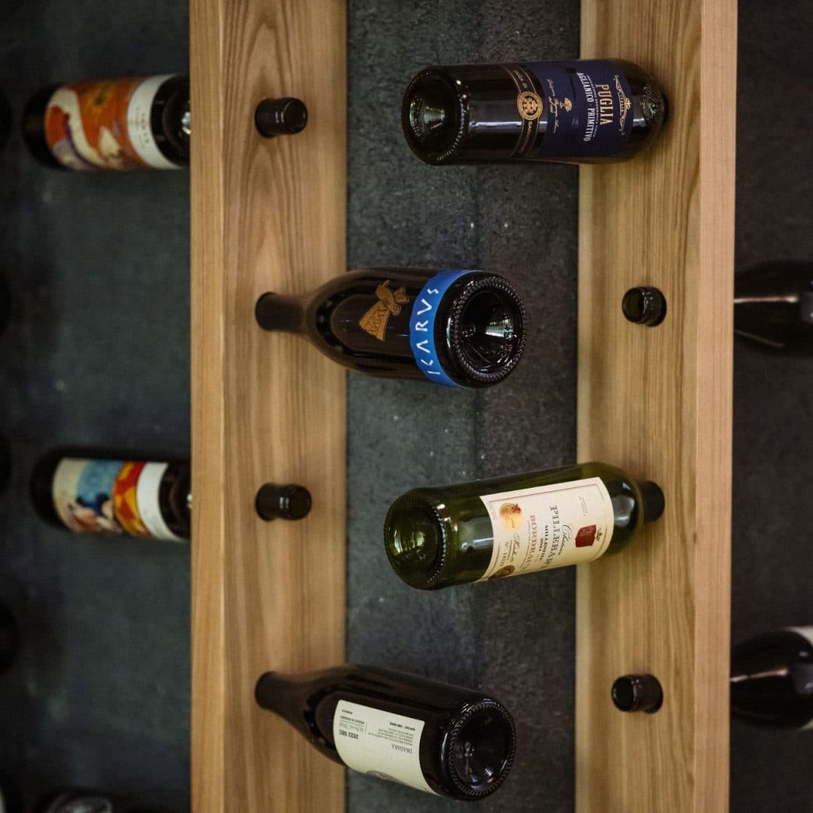 sticle d evin in rafturi de lemn