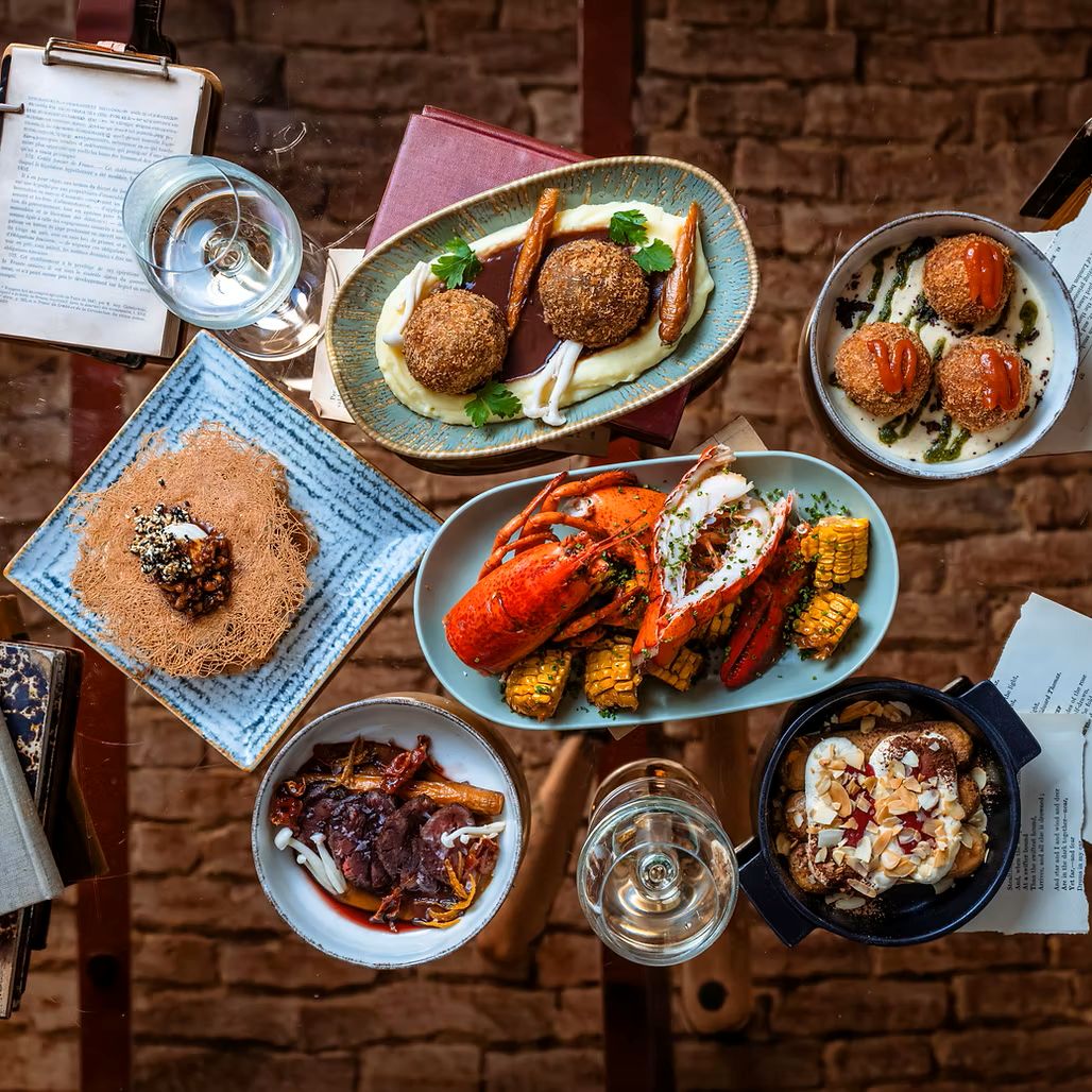 Selecție de tapas în București la Tapastick, cu gustări inspirate din Spania, Italia și Asia, America si UK