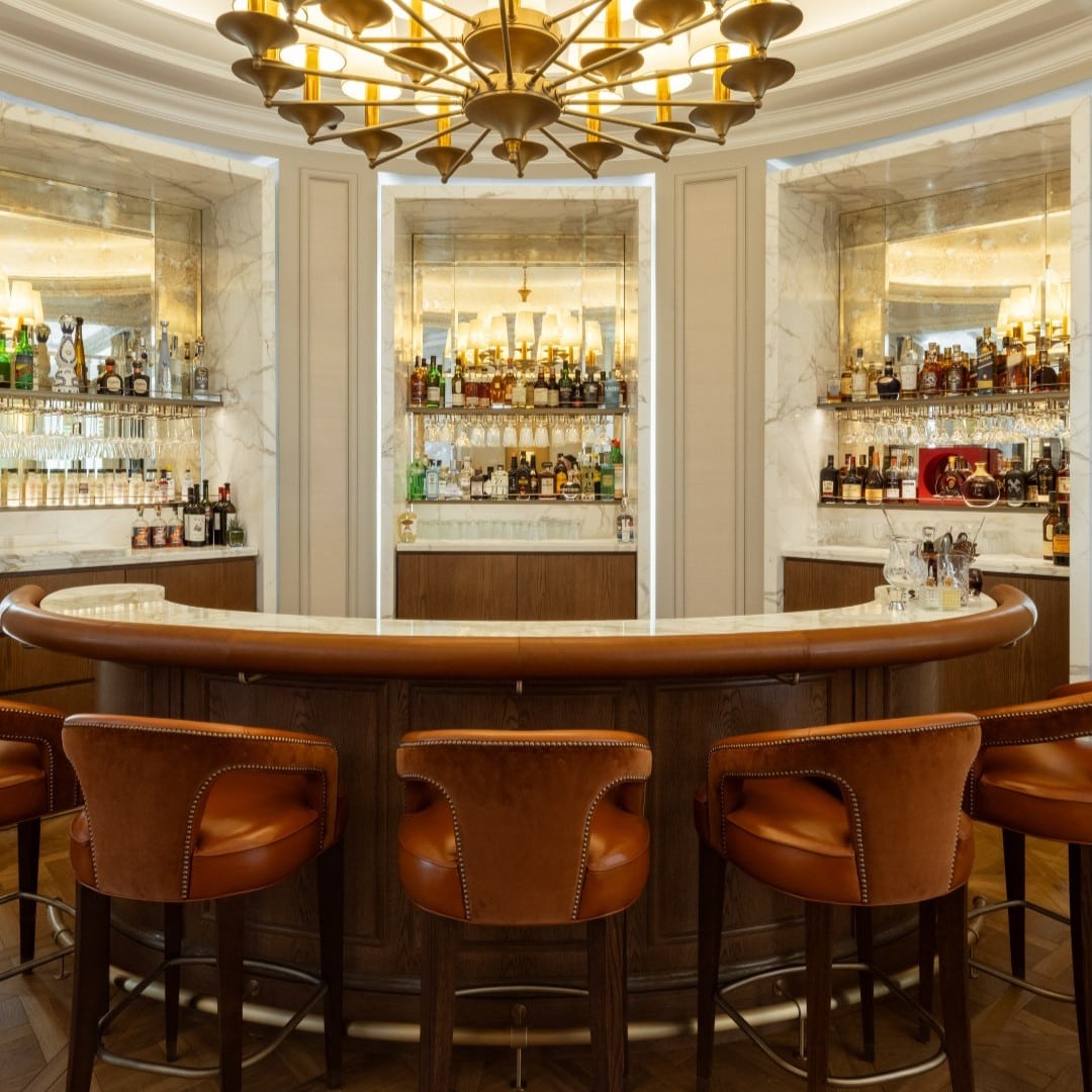 bar elegant, semicircular - Heritage Bar Corinthia Hotel București
