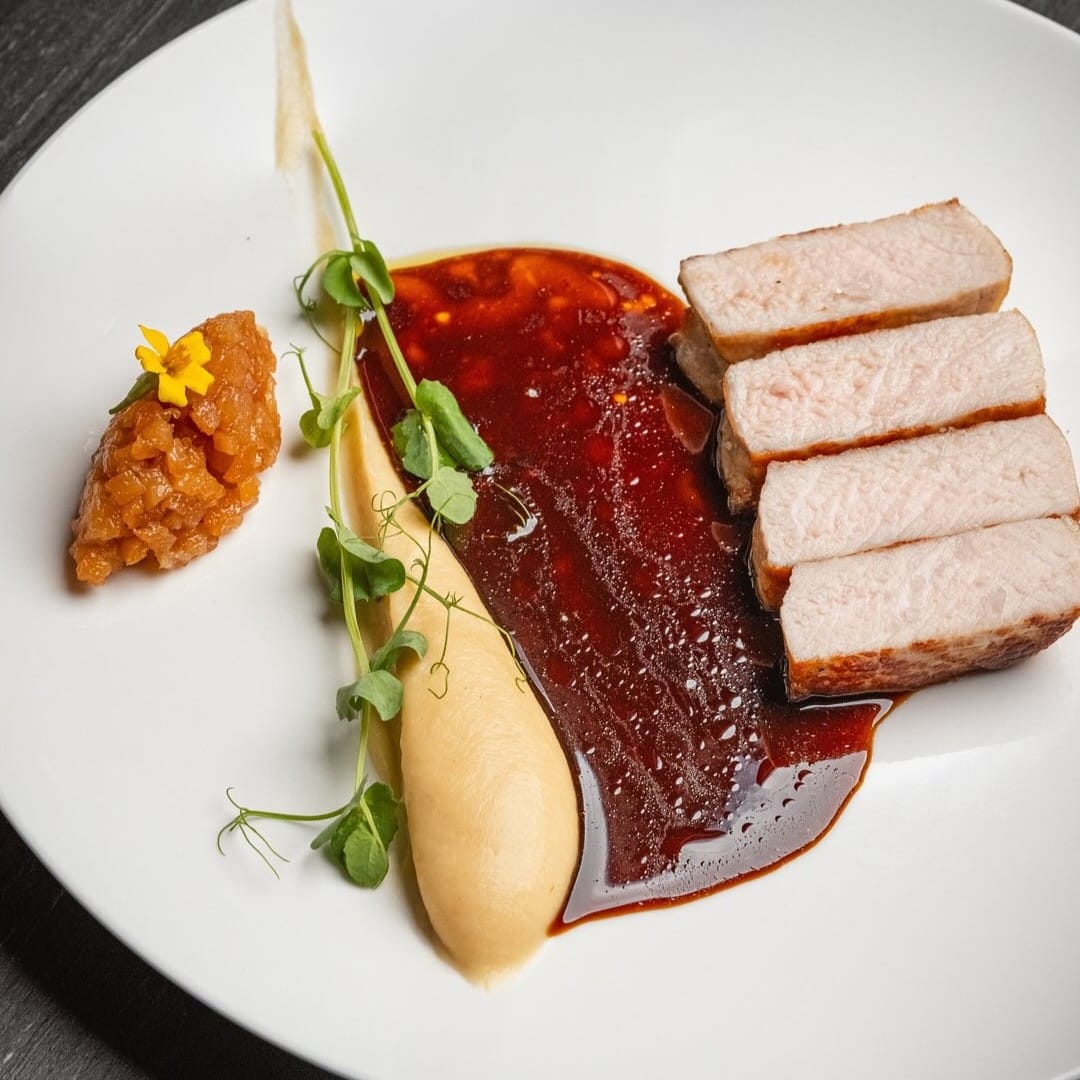 Cotlet de Porc Mangaliţa de la L'Atelier Relais & Chateaux