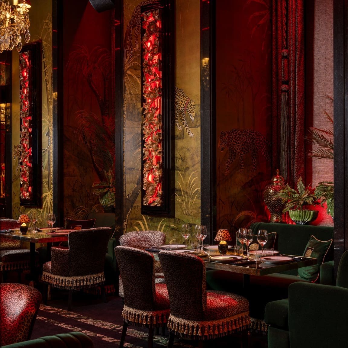 Saas Restaurant & Lounge din cadrul restaurantul hotelului Corinthia Grand Hotel Du Boulevard din București, distins cu 2 chei de Michelin Keys în România